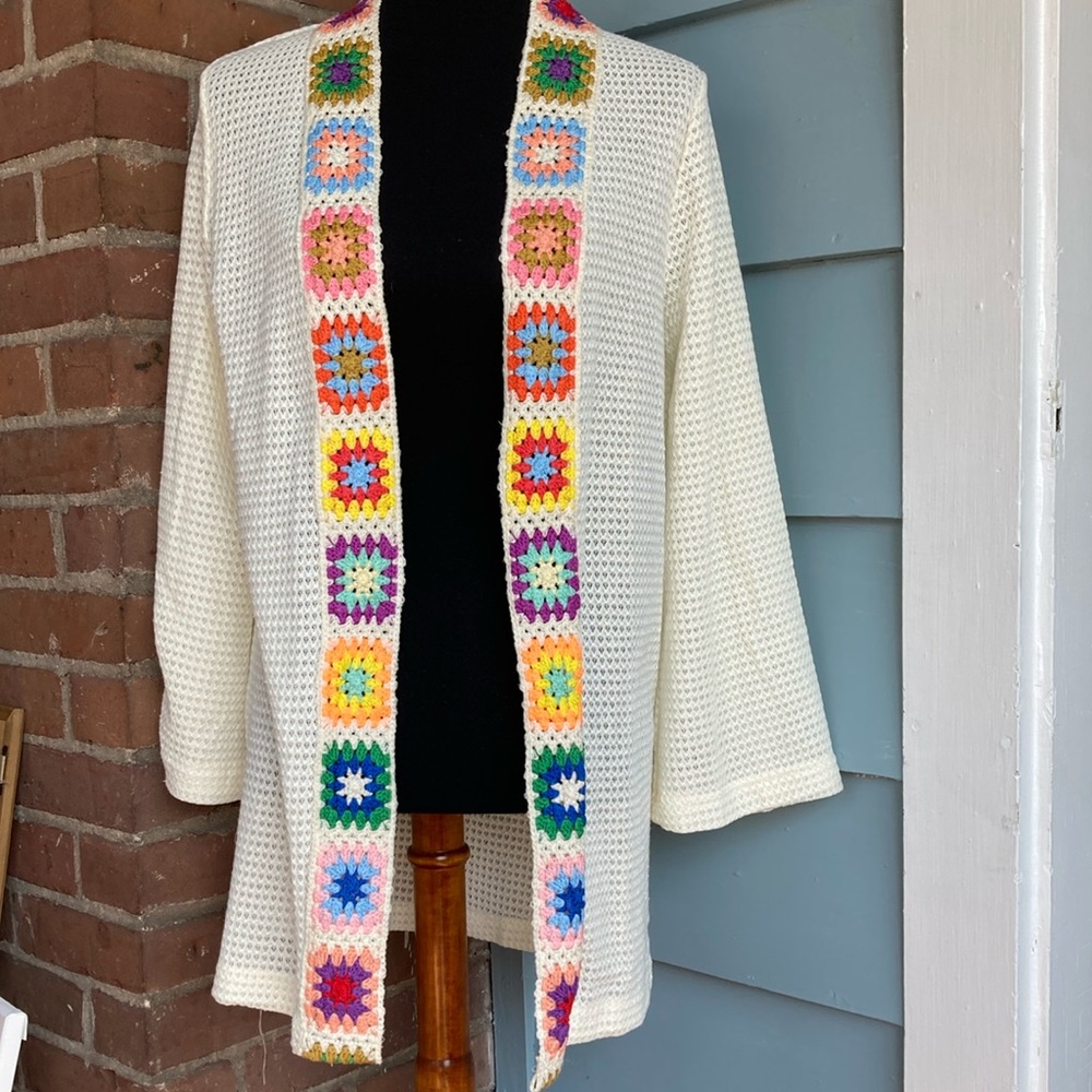 Small Off-white Ivory open front cardigan with granny square crochet trim